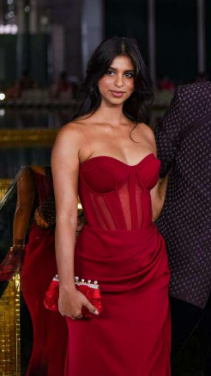 She looked absolutely jaw dropping in this red gown