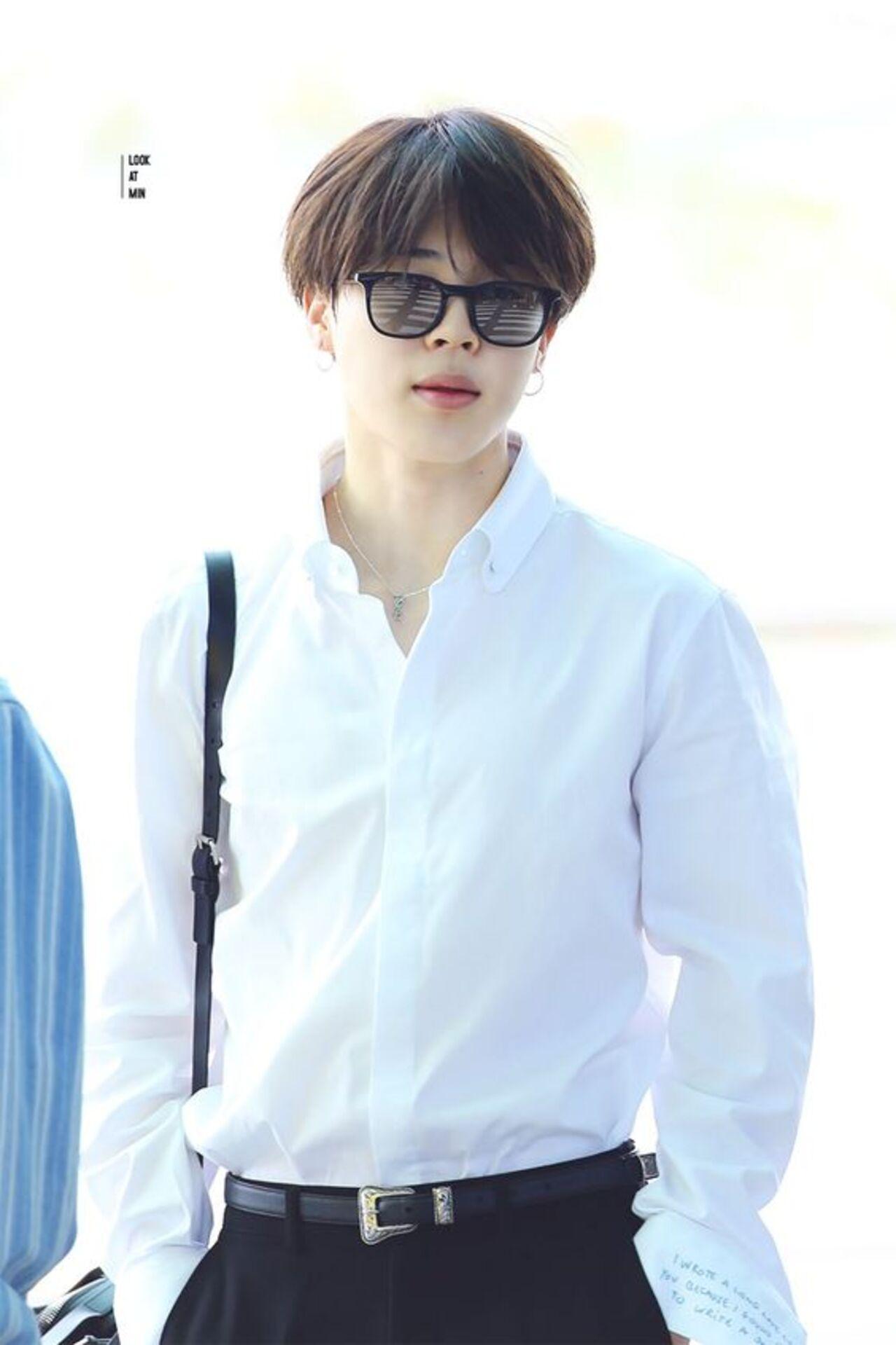 While Jimin loves his casual fits, he looks equally as suave in formals. The plainest of white shirts can send Twitter into a frenzy, when the model is Jimin!