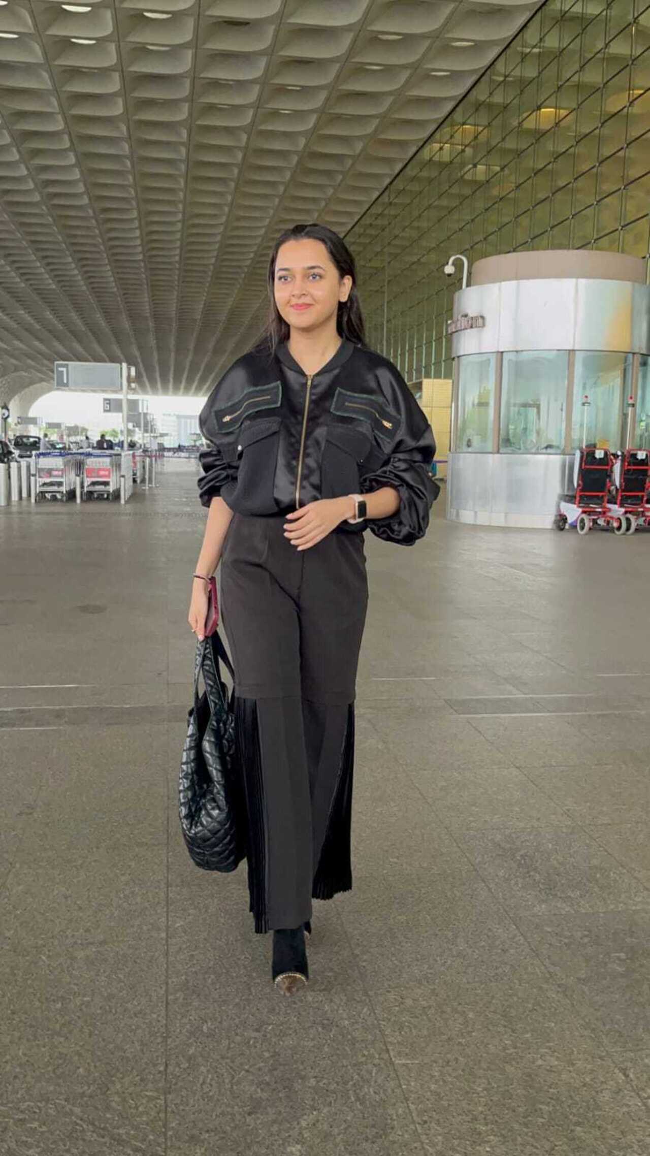 Tejasswi Prakash was spotted at the airport. The actress looked pretty in her no-make-up look