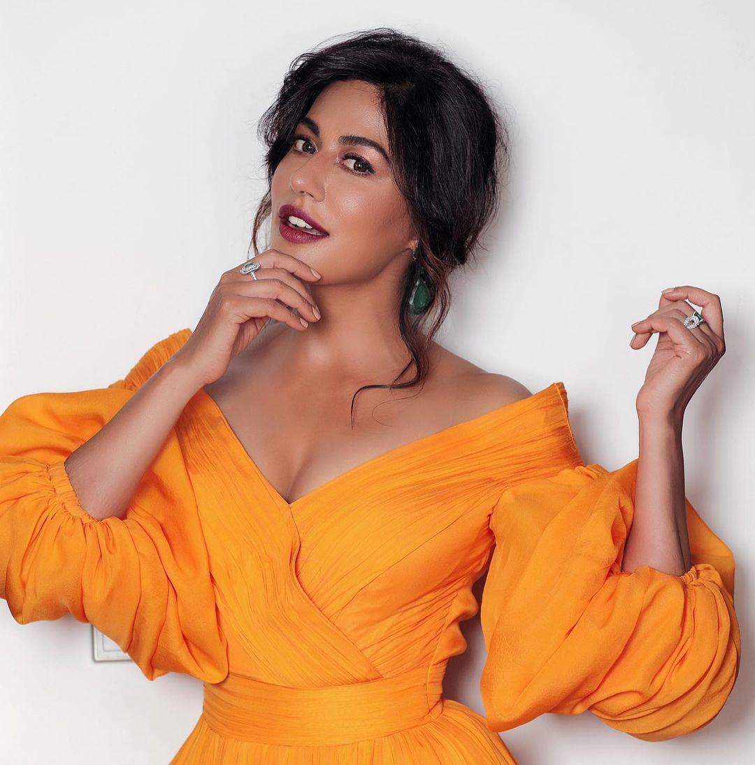 Chitrangadha looked absolutely stunning in an eye-catching orange off-shoulder dress. 