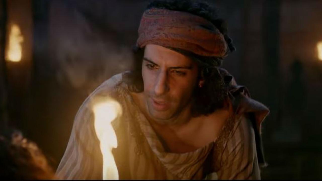 Kafur makes a mark on not just the audience but on his master-to-be himself from the introductory shot. Dressed from head to toe in a white silk robe, he is a gift to Khilji by his uncle. Ranveer Singh's character puts Kafur through a gruelling loyalty test which he passes with subtle finesse. From that moment, Malik's passion and ardent fervour for his master is as intriguing to watch as hi Khilji's lust for Deepika Padukone's Padmavati