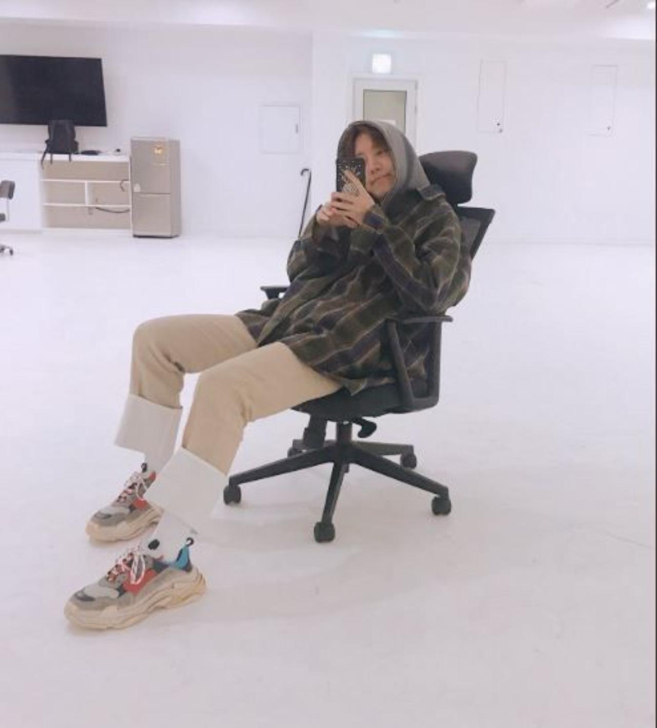 J-Hope seems to be kicking back after a long evening of dance practice in his fabulous orange-blue shoes