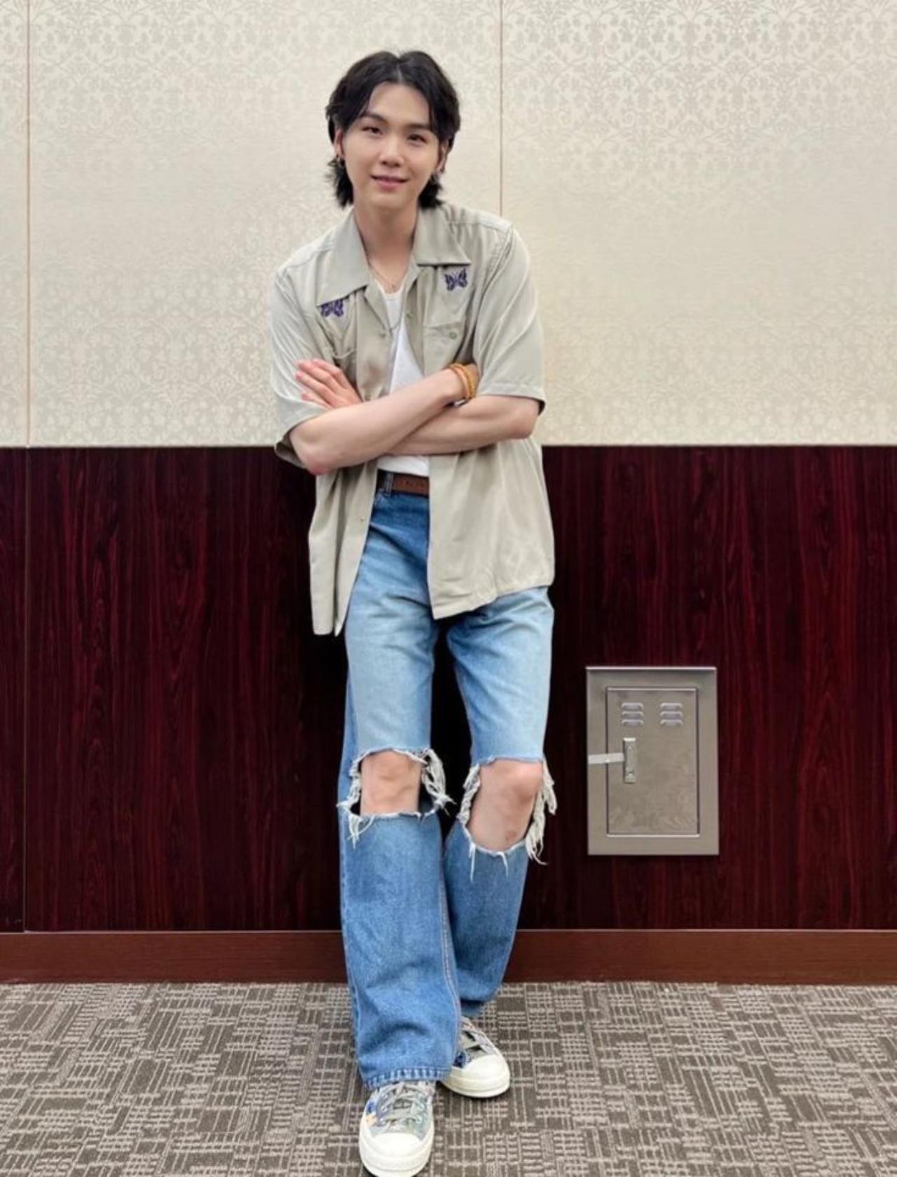 Suga is definitely switching up his wardrobe and adding more light and breezy flannels and shirts. However, he still likes to keep his colour pallette in muted colours and neutrals, which match his wintry, autumnal energy