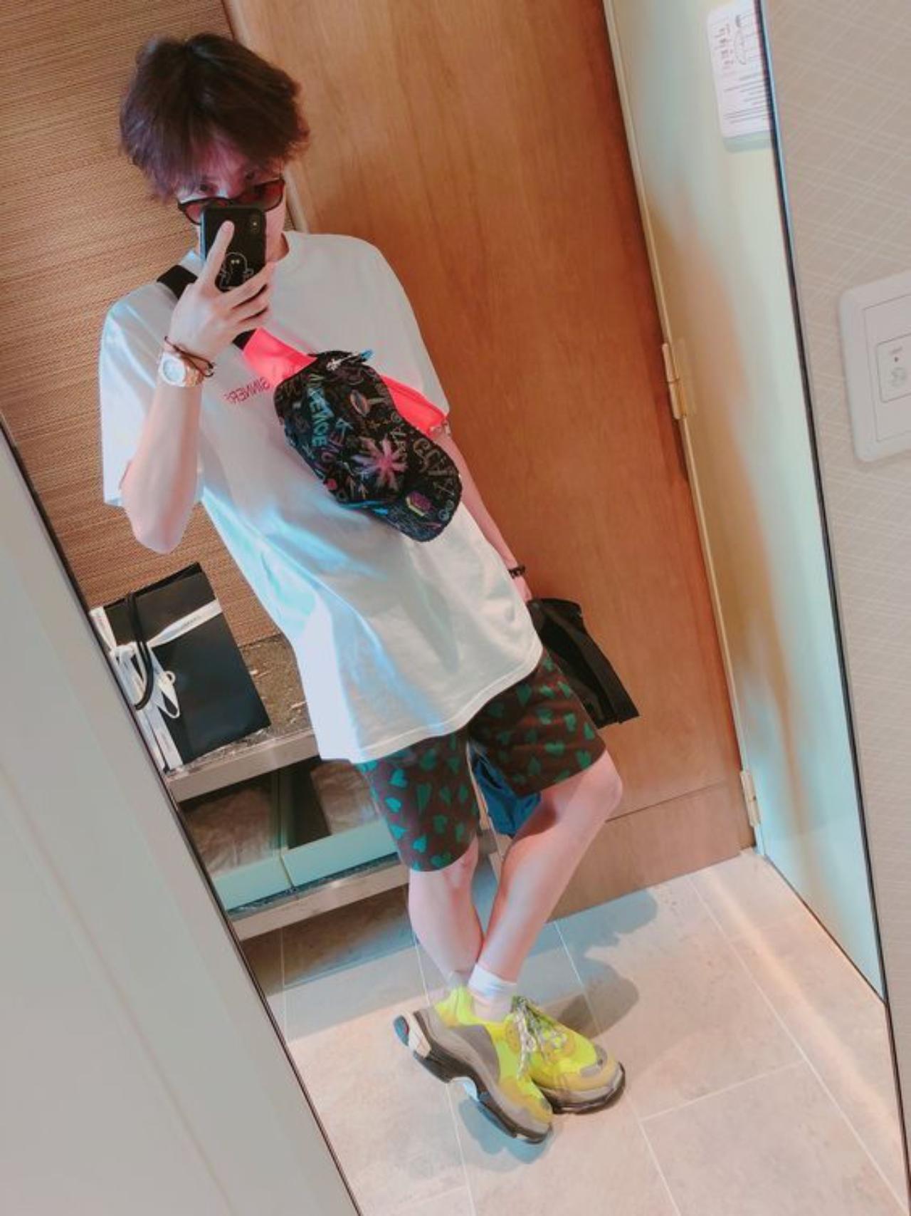 J-Hope seems all set to flaunt his shoes on an early morning walk. J-Hope's bags and sling purses are another way in which he sets in fashion game apart. And he's doubling the strap of the bag as a cap holder!