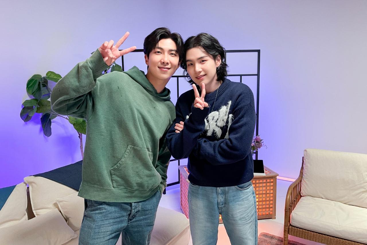 Now we know whom he is getting that cosy aesthetic inspiration from! 
