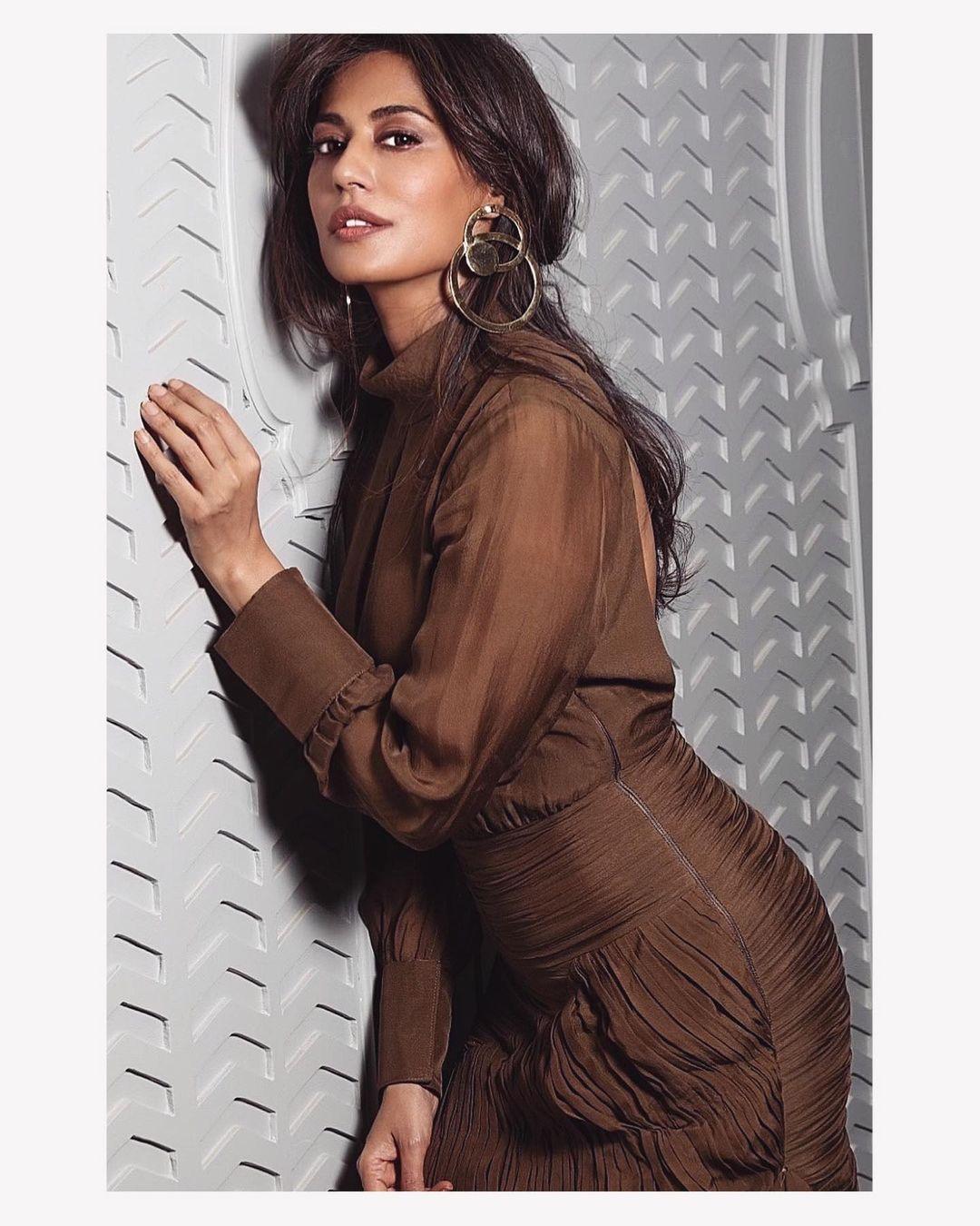 Chitrangadha looked effortlessly chic in a high-necked brown dress that exuded a sense of understated elegance. 
