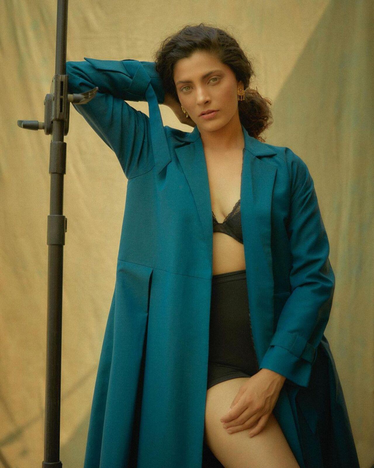 For one of her photoshoots, Saiyami opted for a stunning black swim suit paired with a long green trench coat