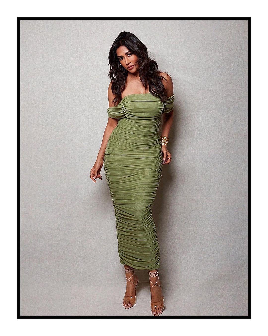 The dress she wore was a mesmerizing ankle-length piece, adorned with attached sleeves that elegantly hung off her shoulders, creating a sophisticated off-shoulder effect.