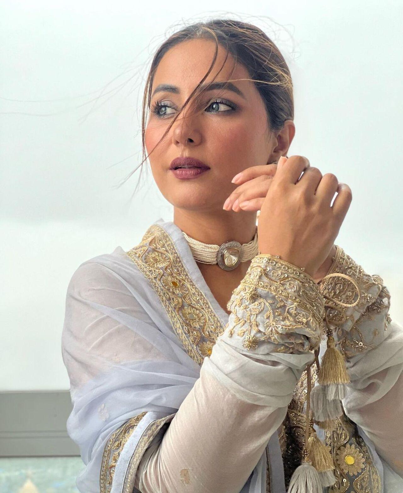 The actress opted for a bun and minimum makeup approach with smokey eyes to finish her look