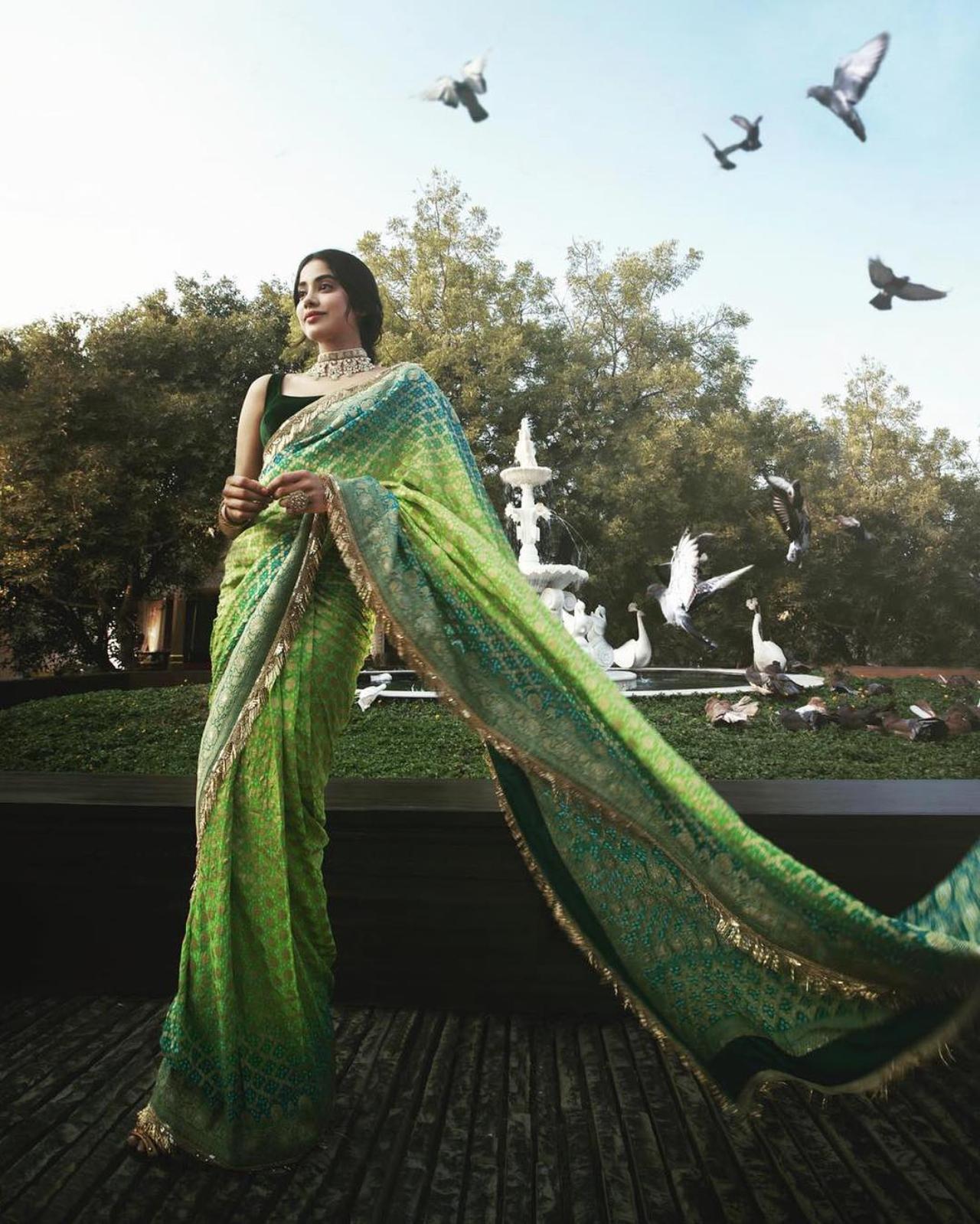 Janhvi Kapoor
You can never go wrong with a quintessential bandhani print! Janhvi Kapoor looked gorgeous styled in an ombre lime-forest green Manish Malhotra saree