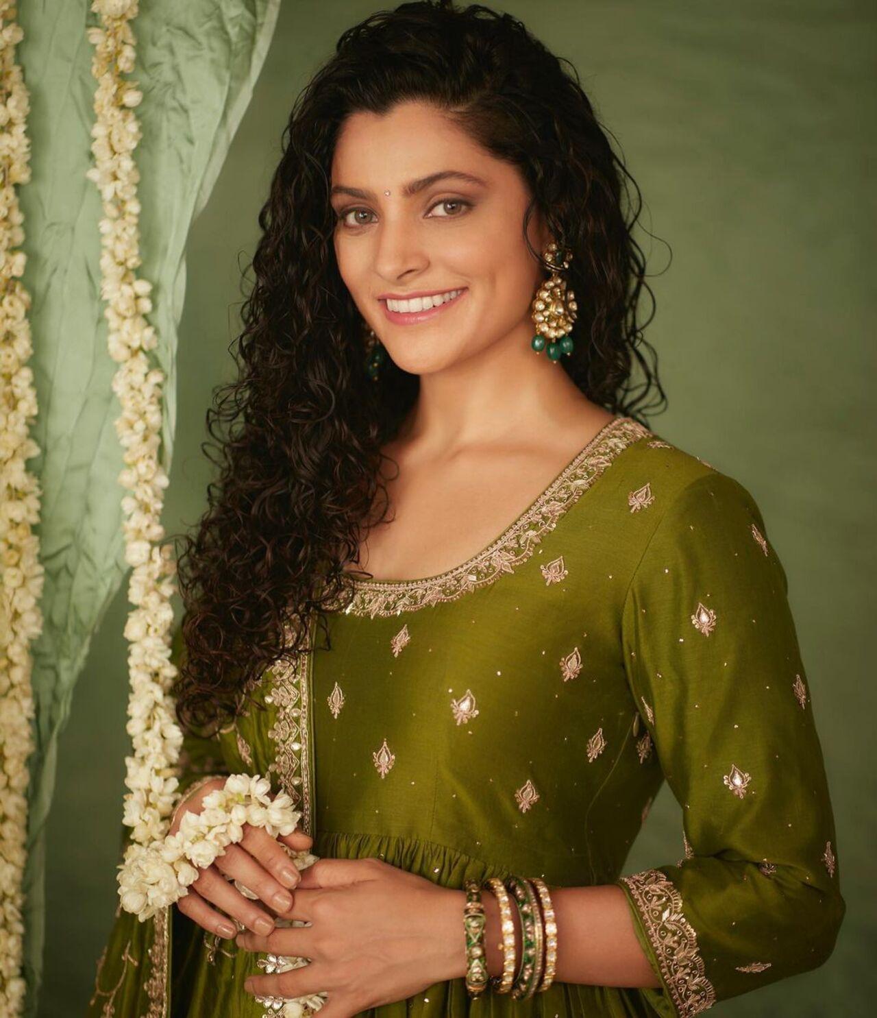 As the festive season is approaching, this green kurta set can be your friend for several occasions