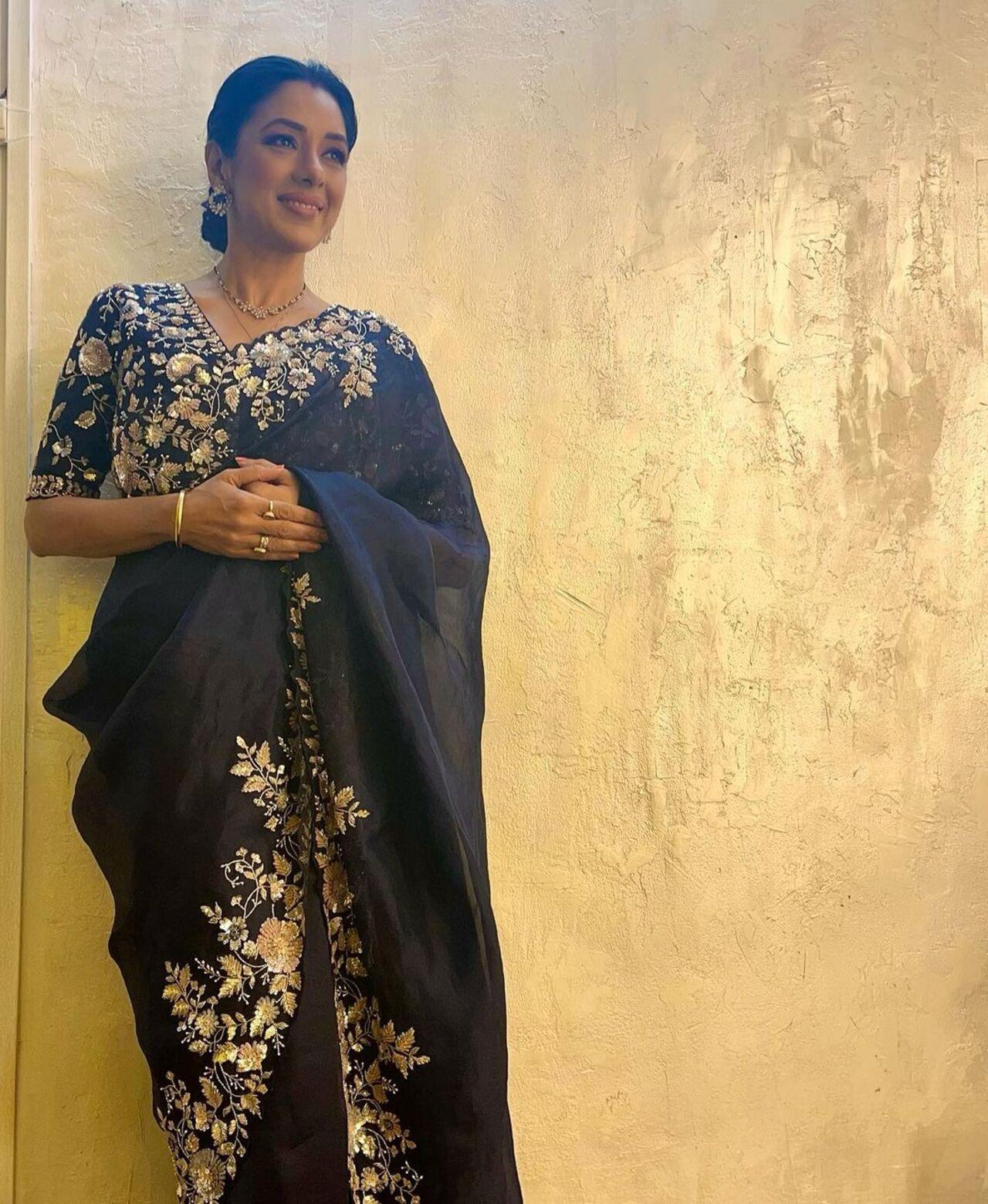 To enhance her beauty and let the saree take the spotlight, Rupali opted for a minimalistic makeup look