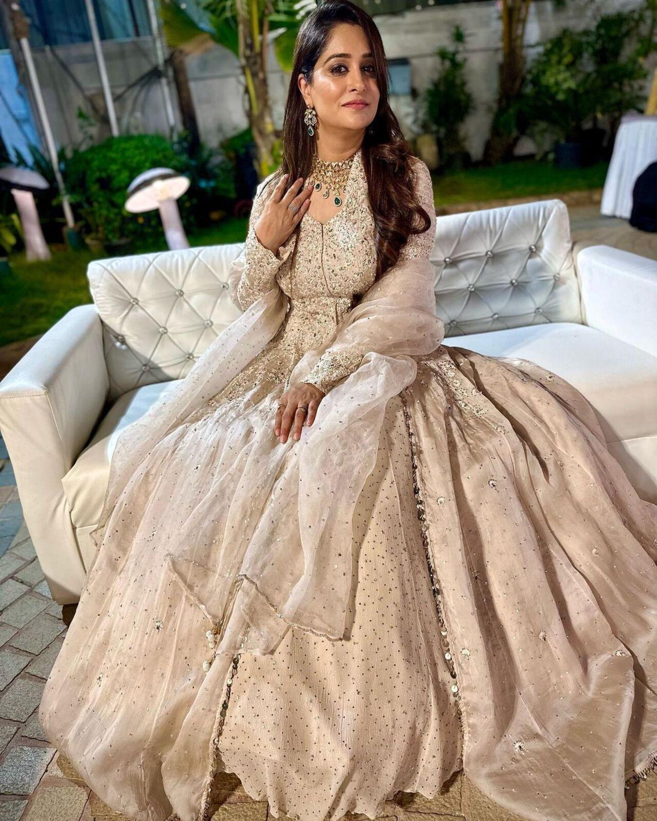 In this look, Dipika wore a stunning silver suit with a matching skirt and dupatta, complemented by a contrasting green necklace In this look, Dipika wore a stunning silver suit with a matching skirt and dupatta, complemented by a contrasting green necklace