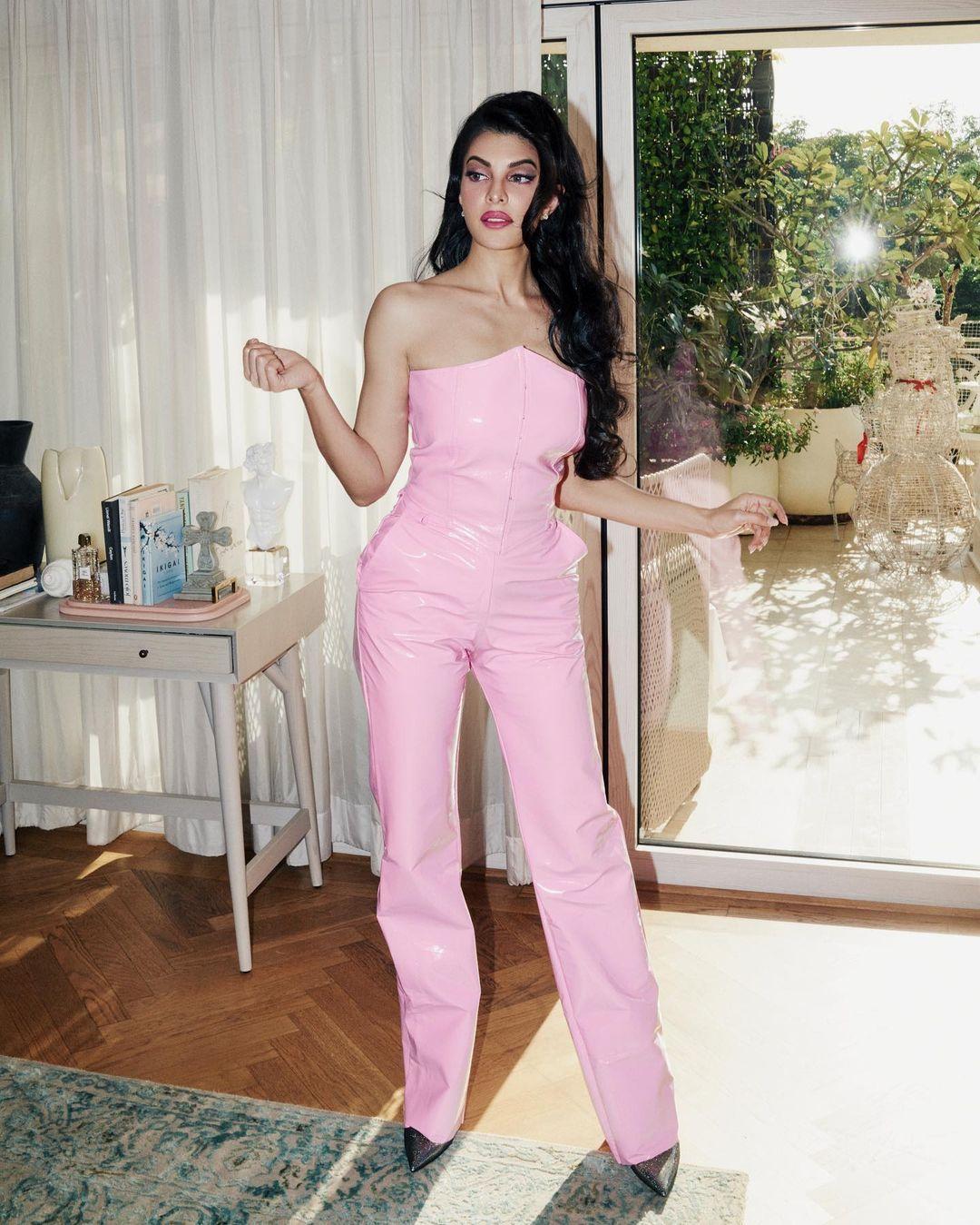 The ensemble of choice showcased her penchant for both style and comfort. A one-piece marvel, the jumpsuit showcased a corset-like upper portion that gradually extended into a straight-cut pant silhouette