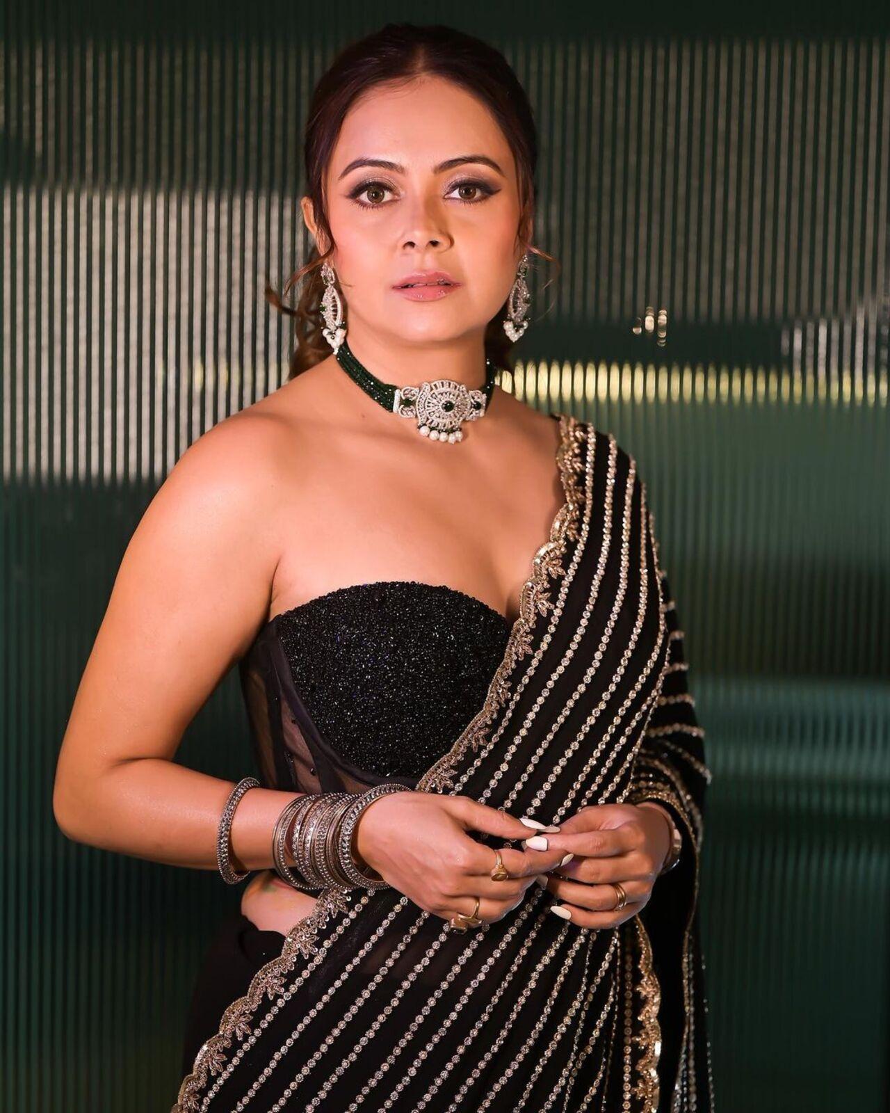 Devoleena looked elegant in a classy black saree by Pari's creation. The saree came with heavy embroidery whereas the blouse had sequins