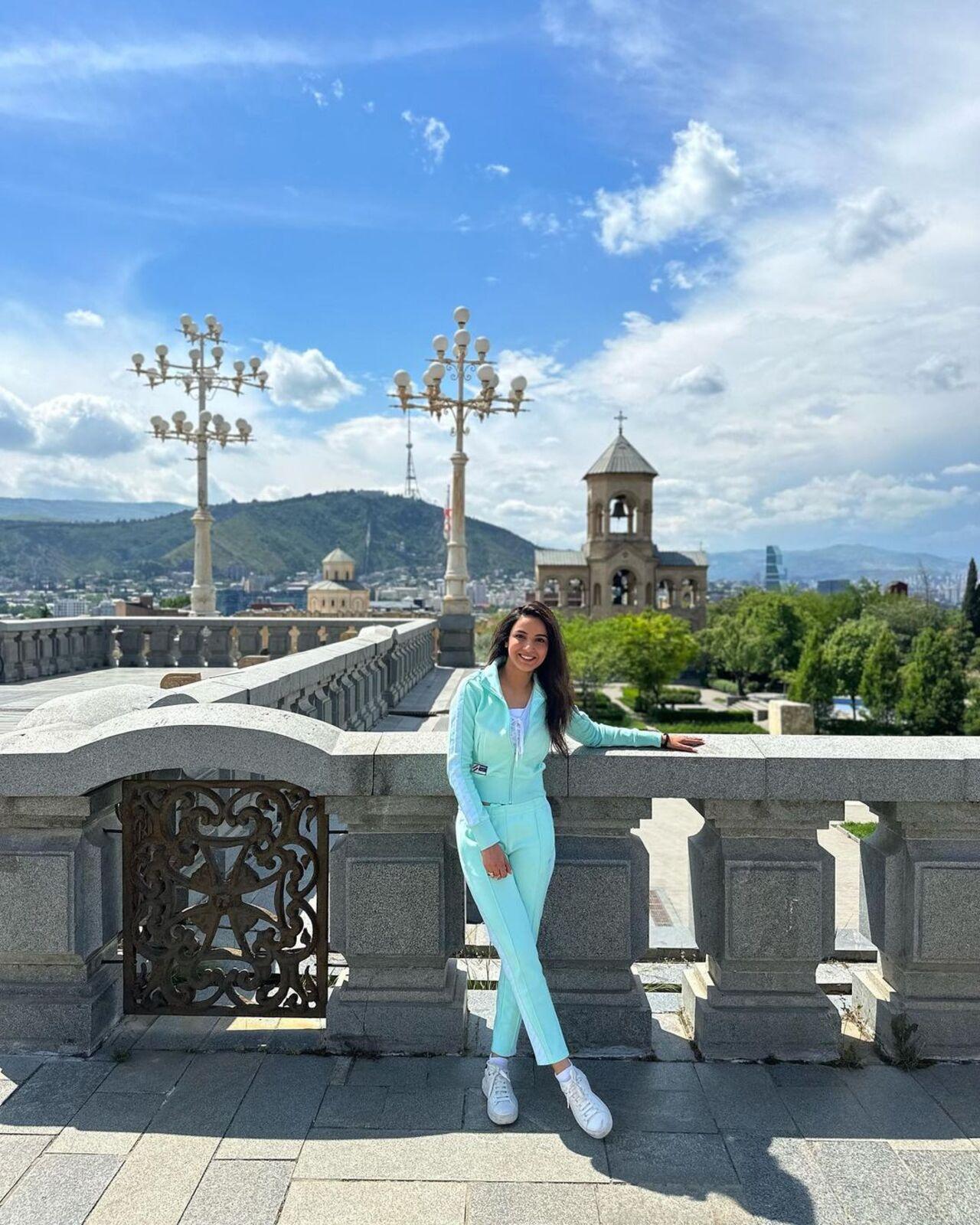 Jasmine chose a stylish blue tracksuit for her vacation in Tbilisi, allowing her hair to flow freely as she explored the city