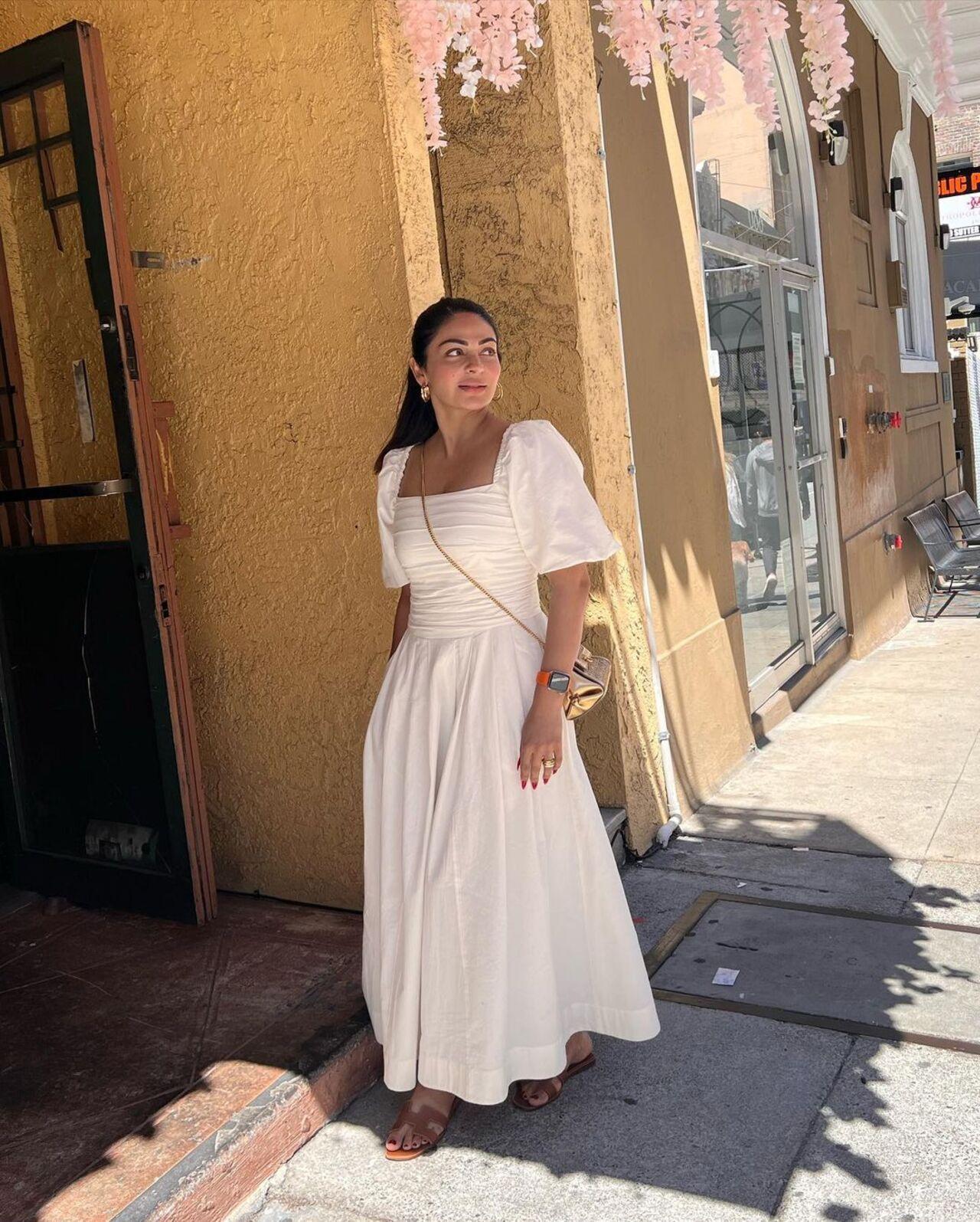  The simplicity of the white gown and the subtle makeup align well with the relaxed and carefree vibe of a vacation