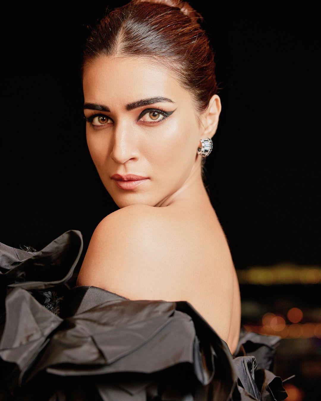 Kriti Sanon treated her Instagram followers to a delightful visual journey by sharing a captivating series of pictures. 