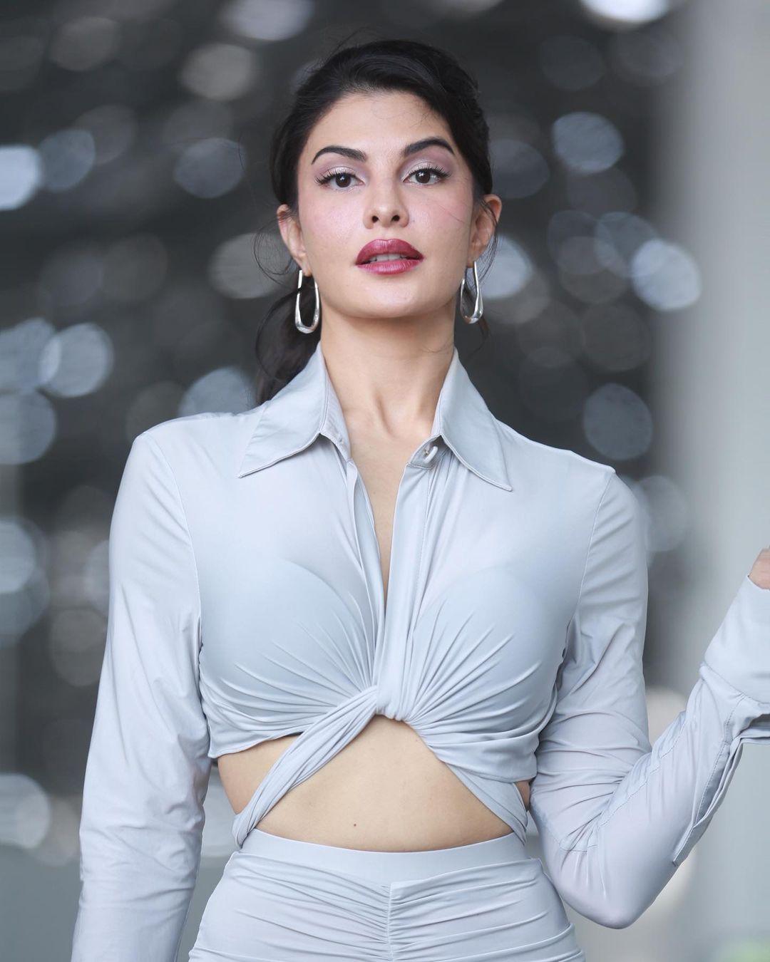 Radiating elegance, charm, and an infectious smile, Jacqueline Fernandez effortlessly commands attention.