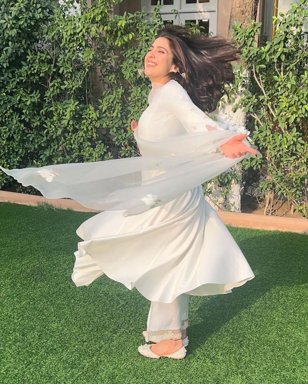 Sara Ali Khan turns heads in her white  Chikankari suit elegance, a fusion of tradition and trend.