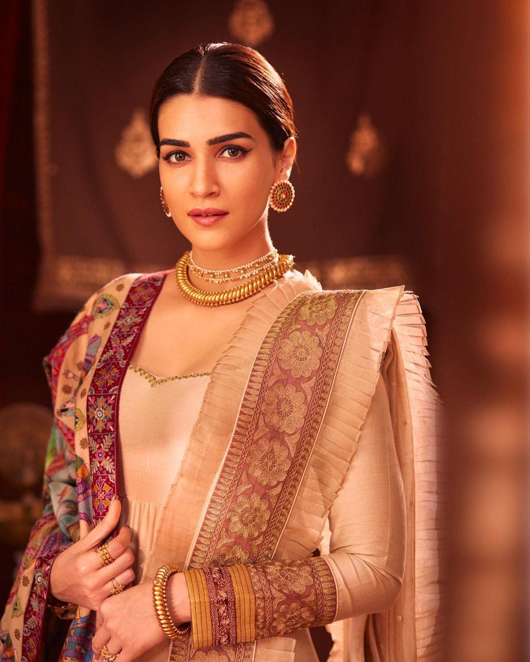Kriti's look is nothing short of a vision, capturing the essence of grace and sophistication. Her choice of attire reflects her ability to blend cultural heritage with contemporary fashion, making it a wonderful source of Raksha Bandhan style inspiration for those who wish to celebrate tradition with a touch of elegance and a nod to timeless tales.