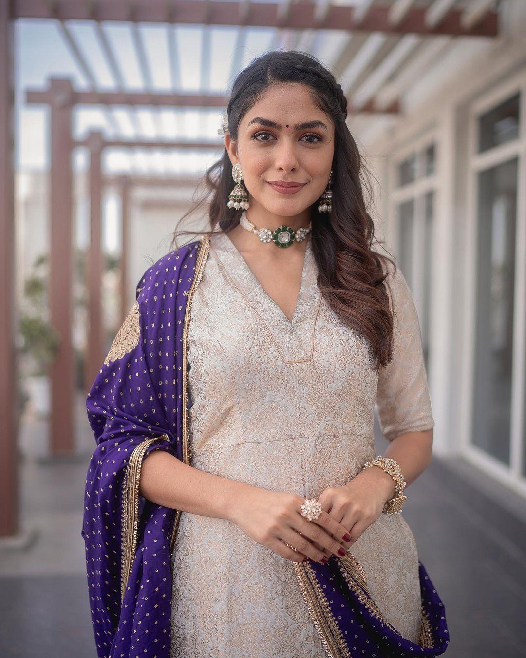 Mrunal's fusion of tradition and contemporary style offers remarkable festival inspiration