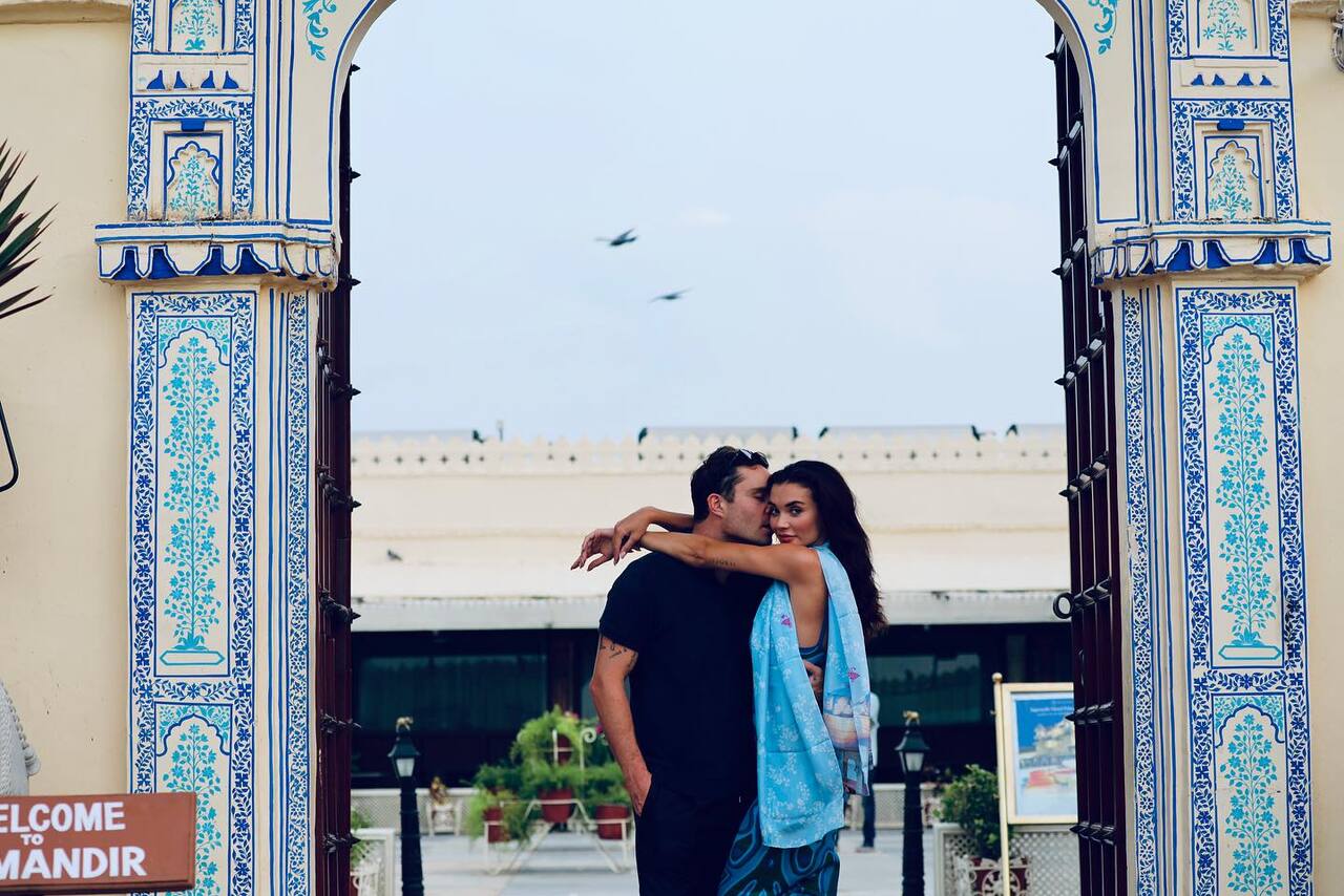 Amy and Ed stood gracefully in front of the stunning backdrop during their trip to Rajasthan, posing for the camera. The picturesque setting added to the beauty of their journey through the enchanting state