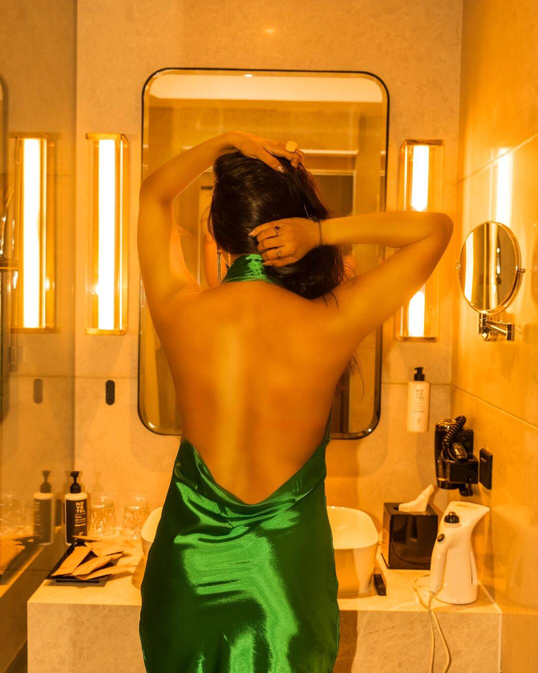 The actress executed hotness with a touch of sophistication 