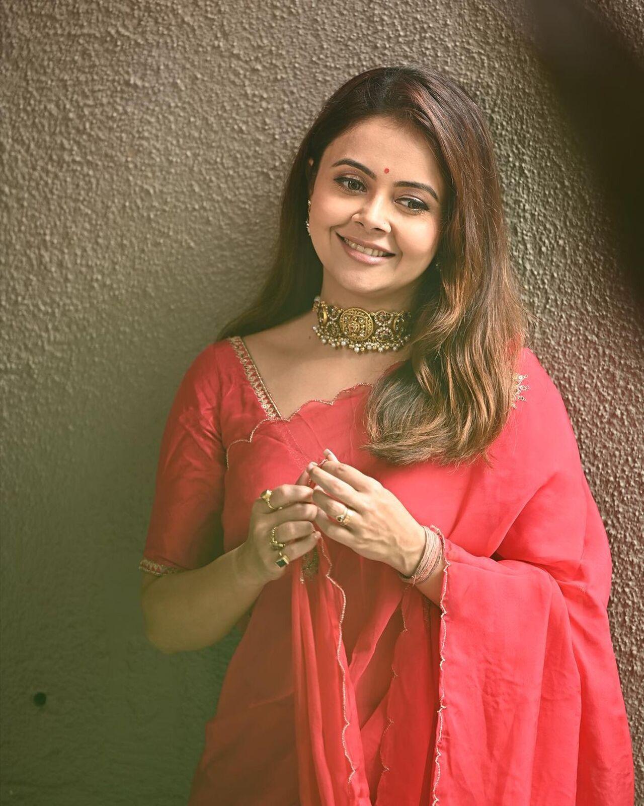 For one of her photoshoots, Devoleena wore a plain red saree with a matching embroidered blouse