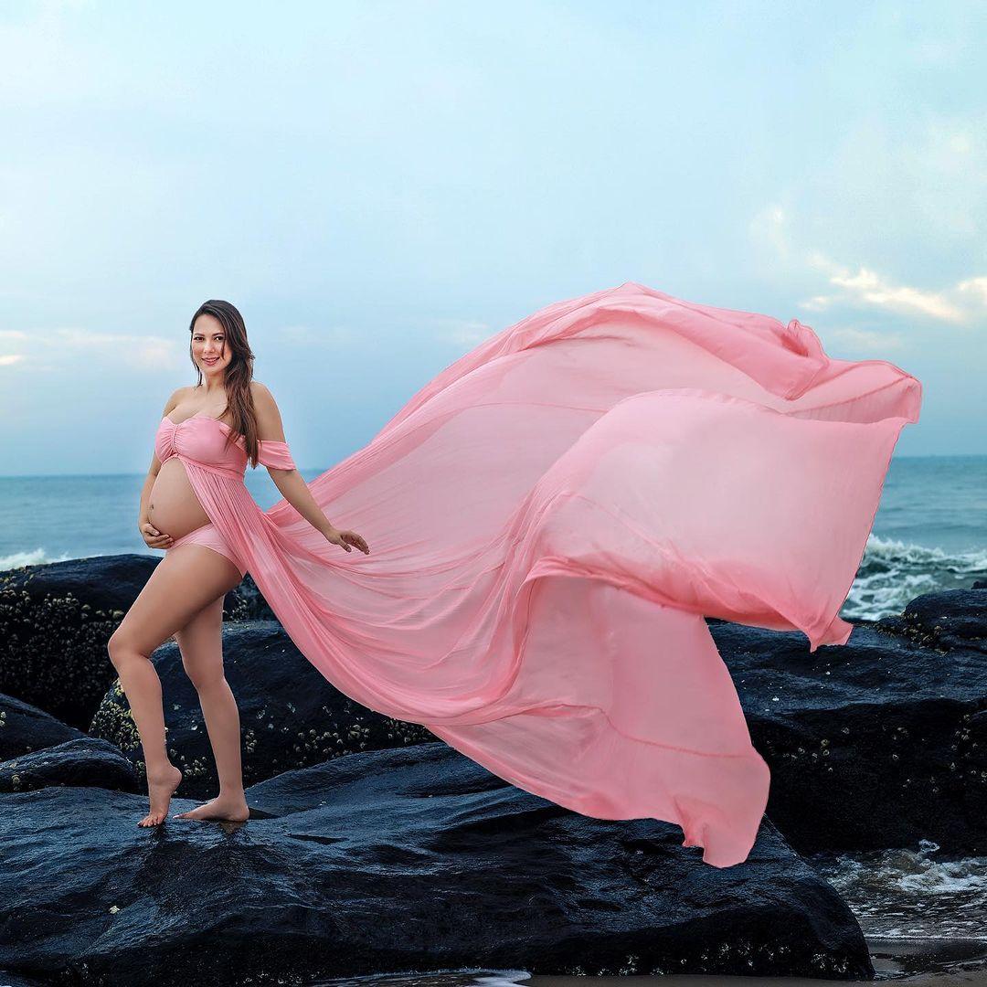 The actress looked like a princess as she posed in front of the beautiful ocean in the background