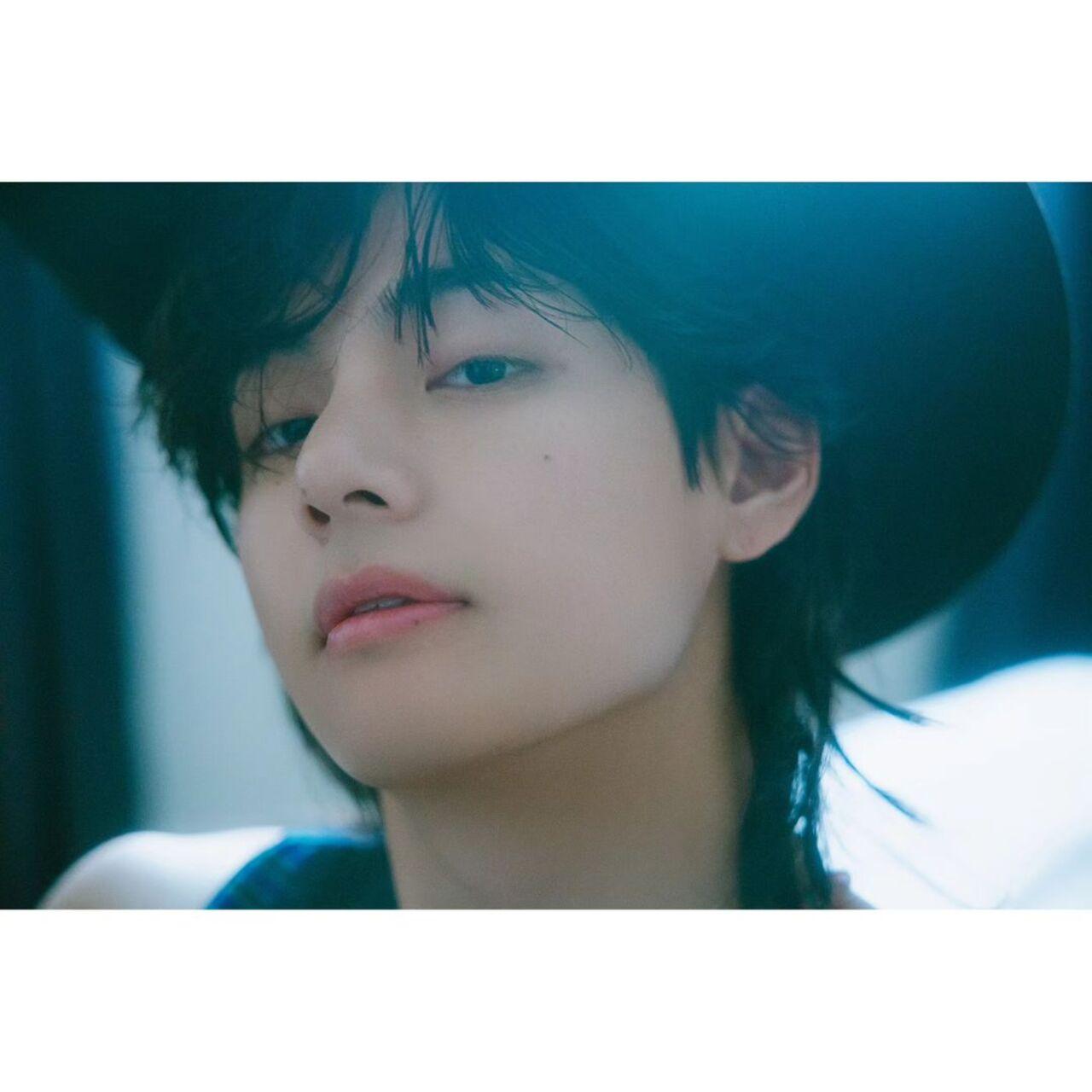 On August 10, Taehyung dropped the music video for 'Love me Again.' If Jungkook unleashed his inner lover boy with his solo digital single, 'Seven,' 'Love Me Again' features Taehyung as heartbroken lover fervently serenading his significant other and reminiscing bygone memories