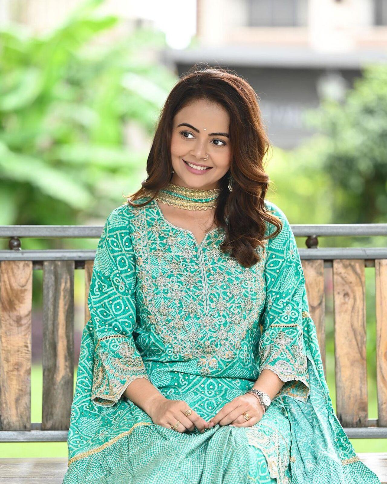 Styled in a green embroidered kurta set, Devoleena looked stunning as she wore a delicate nath to elevate her appearance