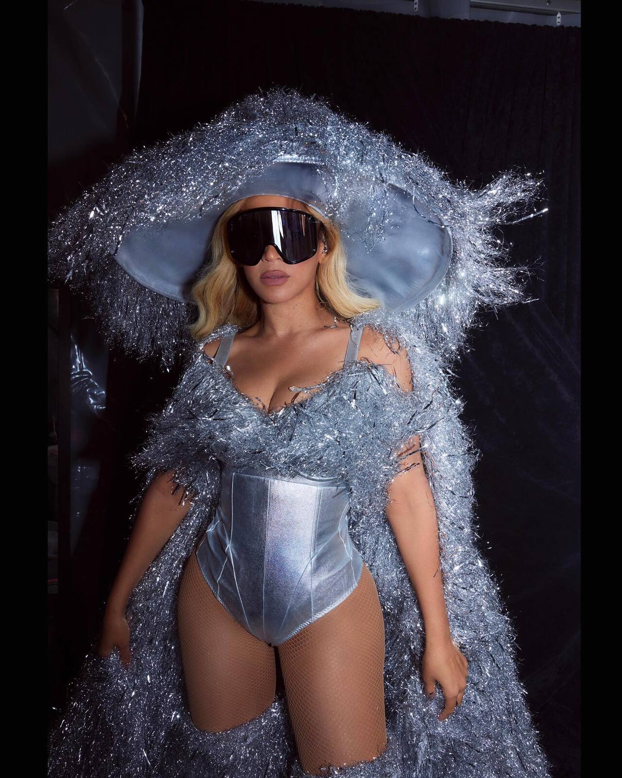 Nothing screams 'queen' like this part-bodysuit, part-silver confettied outfit. And those visors? Beyonce is setting a serious standard when it comes to concert fashion 