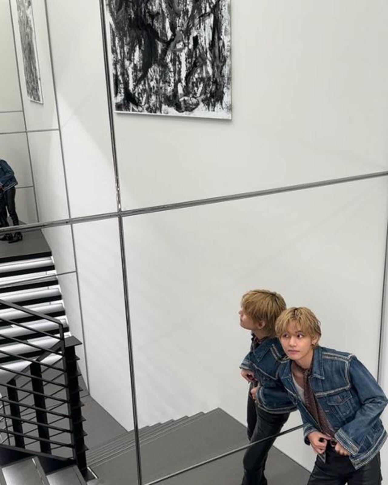 Peekaboo pt. 2. Taehyung cutely leans against the mirror - he's probably fascinated by his figure reflected in the multiple mirrors! Can you believe this man turns 28 in December? When did the Bangtan boys grow up so quickly?