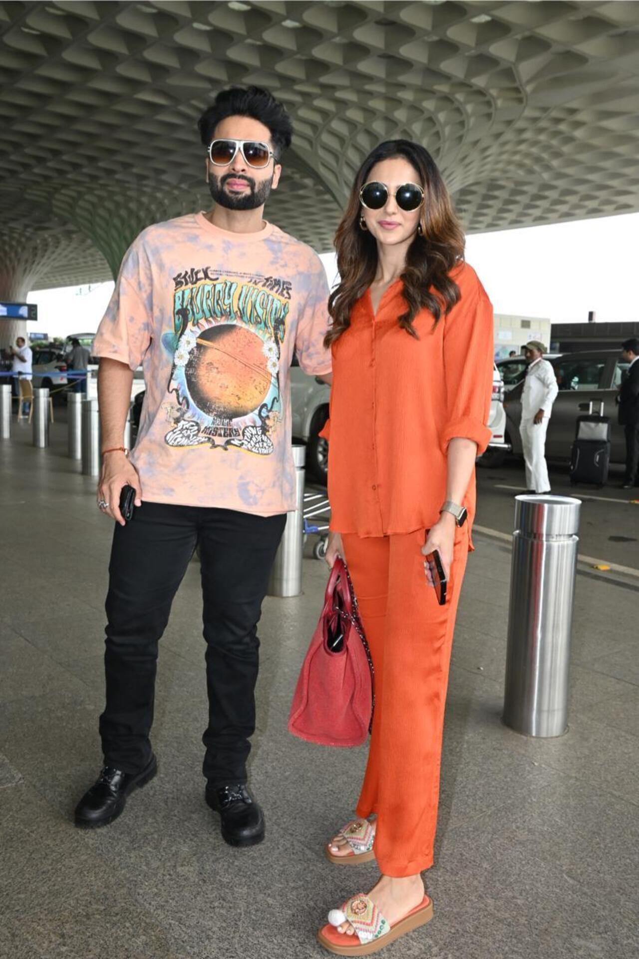 Love birds Rakul Preet Singh and Jacky Bhagnani were spotted together at the airport