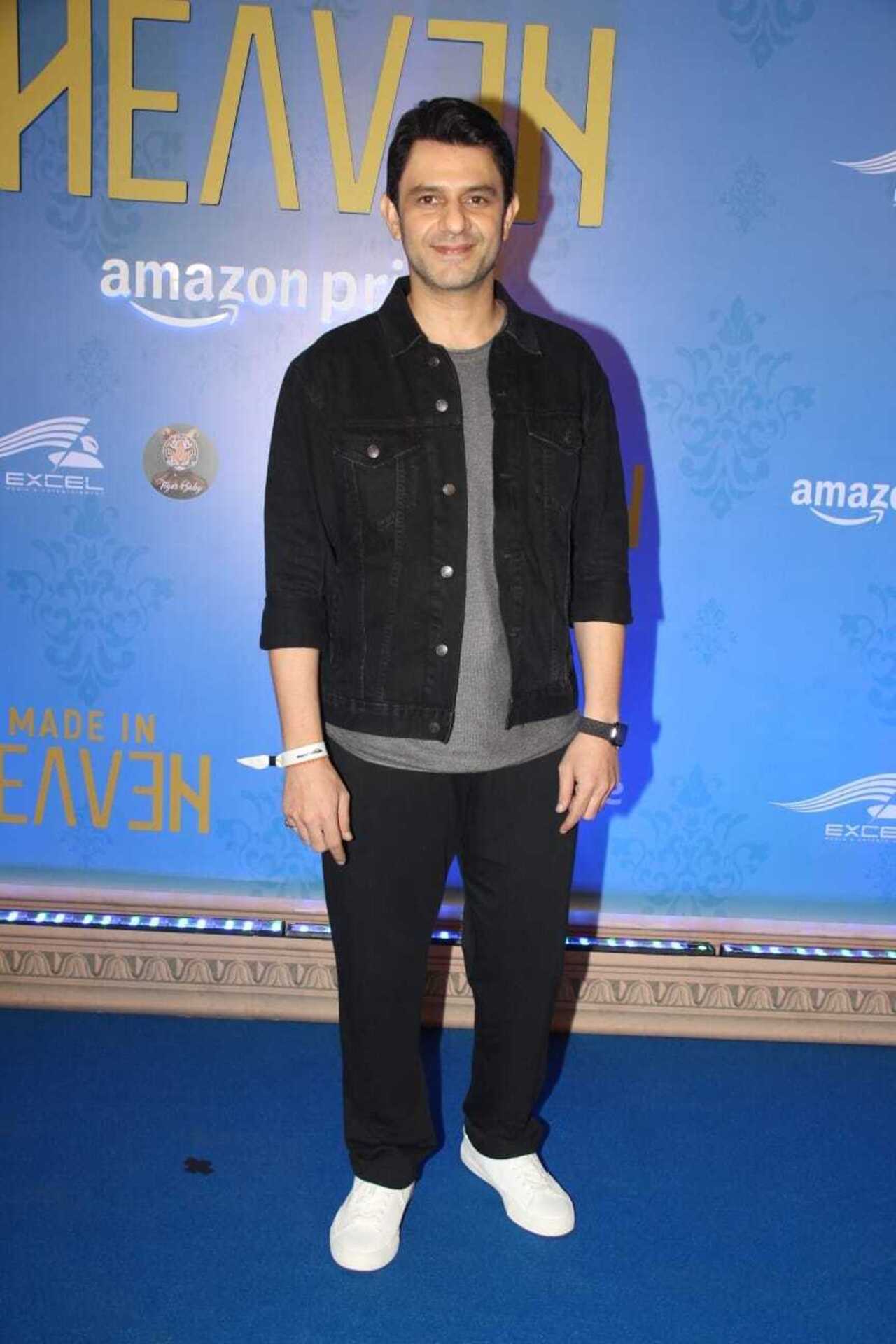 Arjun Mathur caught everyone's eyes as he aced the blue carpet look in a cool grey T-shirt paired with black jeans and a matching jacket