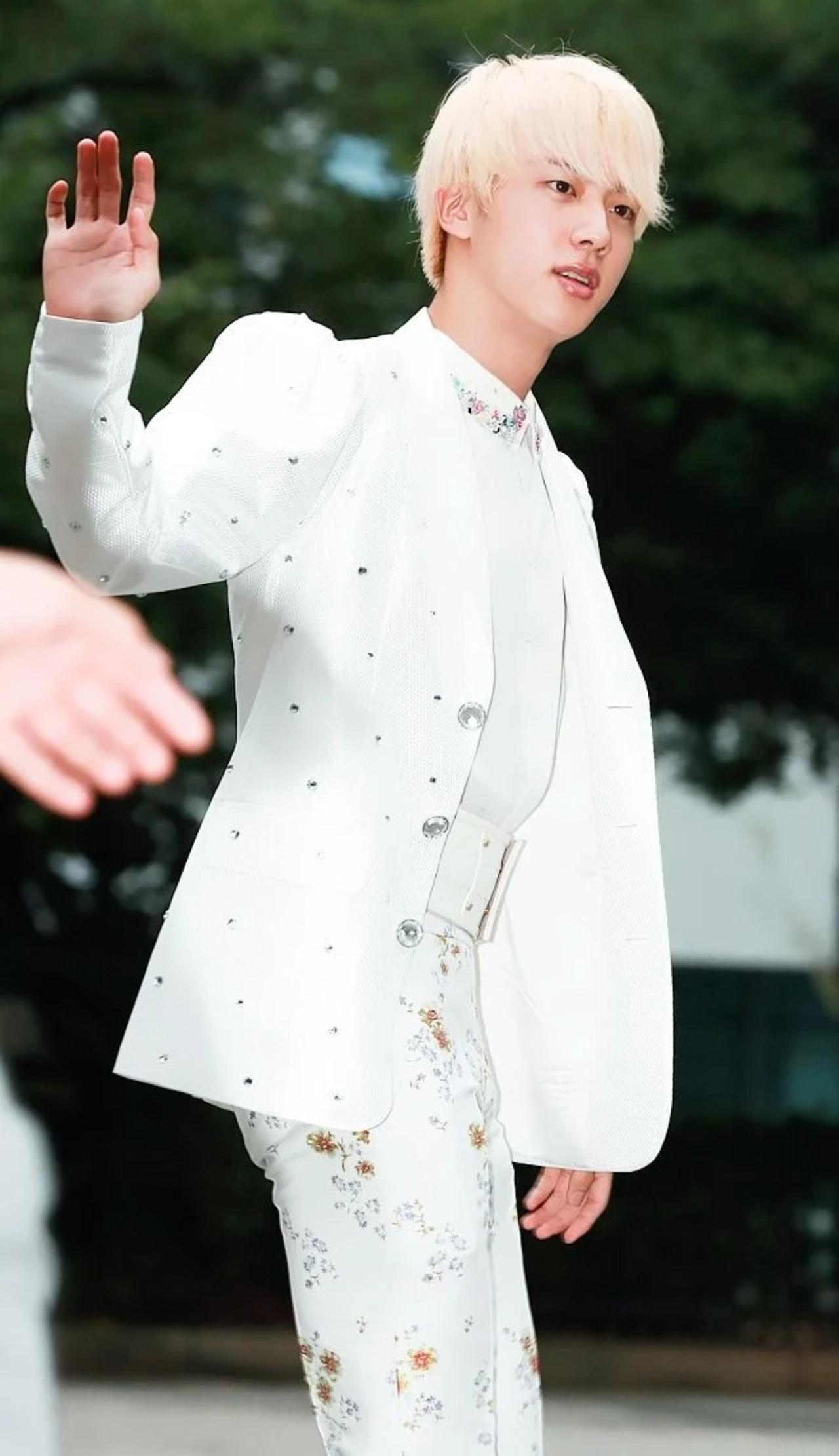 We are sure Jin woke up and chose violence for ARMY. While the paps are sure to be blown away from Jin's *ahem* royal *ahem* outfit, he looked like Prince Charming in ARMYs' eyes in his all-white sequinned suit