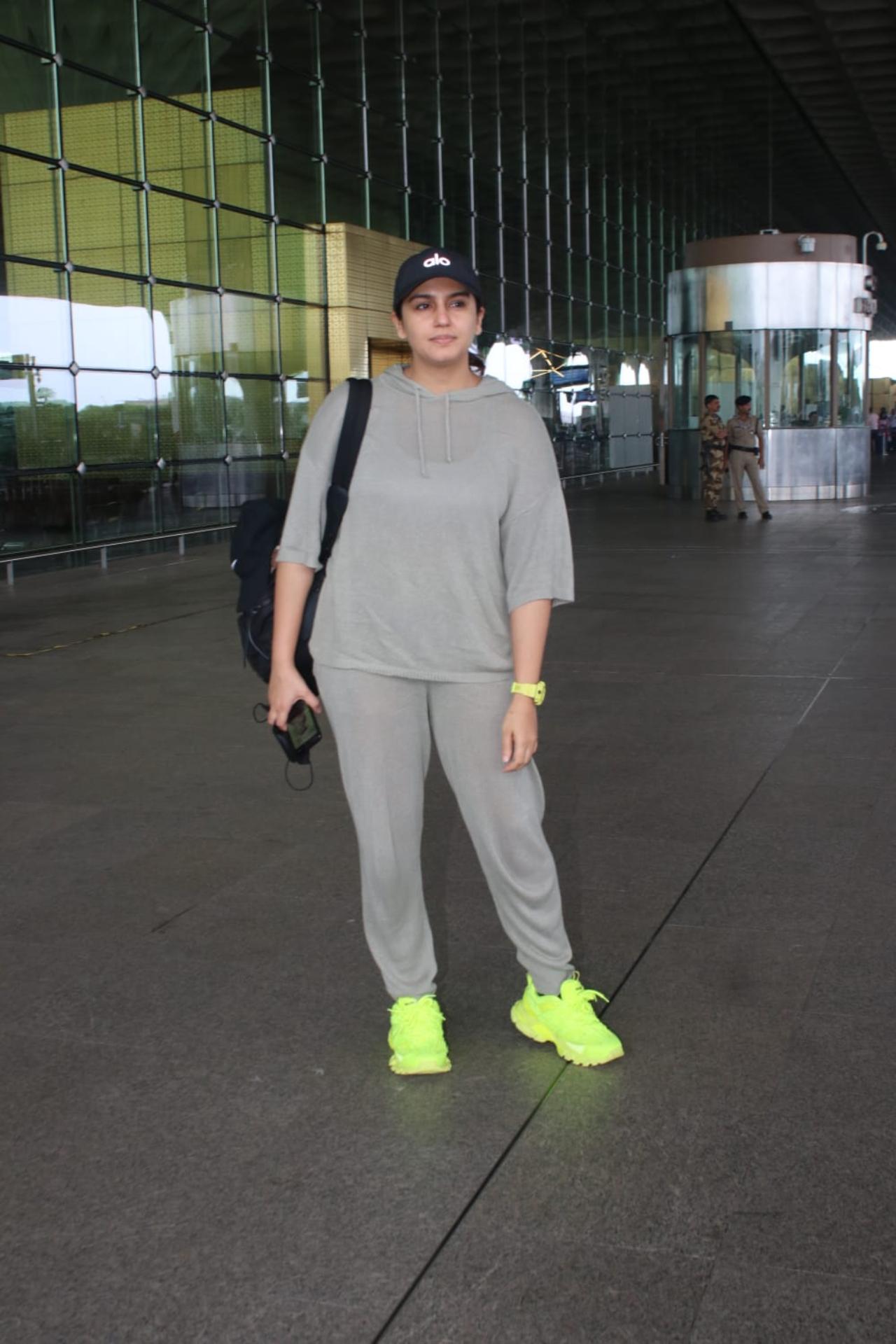 Huma Qureshi was also spotted at the airport today. The 'Tarla' actress had dressed comfortably in grey sweatpants and neon shoes for a possibly long flight ahead