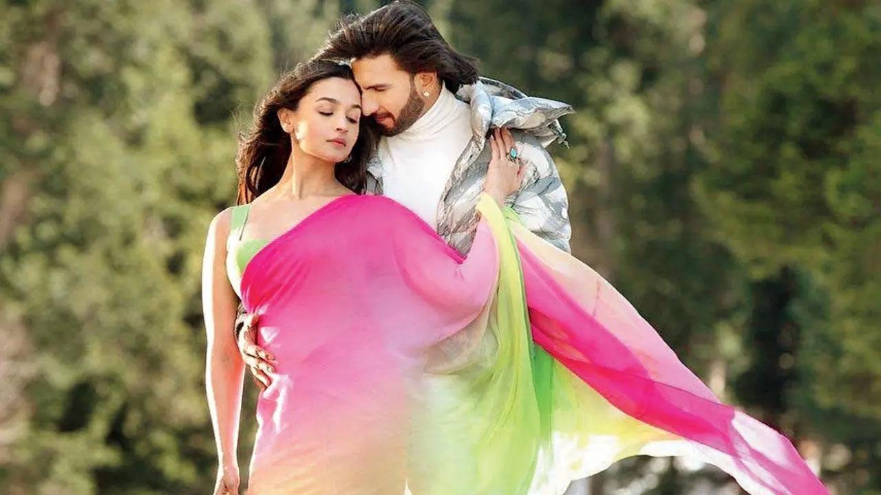 Alia Bhatt remembers how Ranbir Kapoor went on his knees during 'Varmaala' ceremony