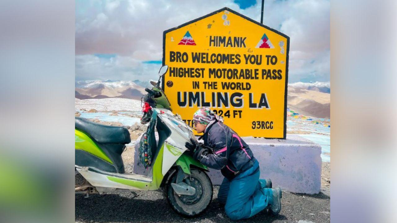 The final countdown to Umling La from Hanle, through Nurbula Top was a difficult path to conquer. The visibility was low due to heavy snowfall and she had to follow the tyre marks of the bikes in front of her, riding at 10-20 km/hr. It took a lot of patience to reach the top but she was determined and finally did it. Photo Courtesy: scoot_anku/Instagram