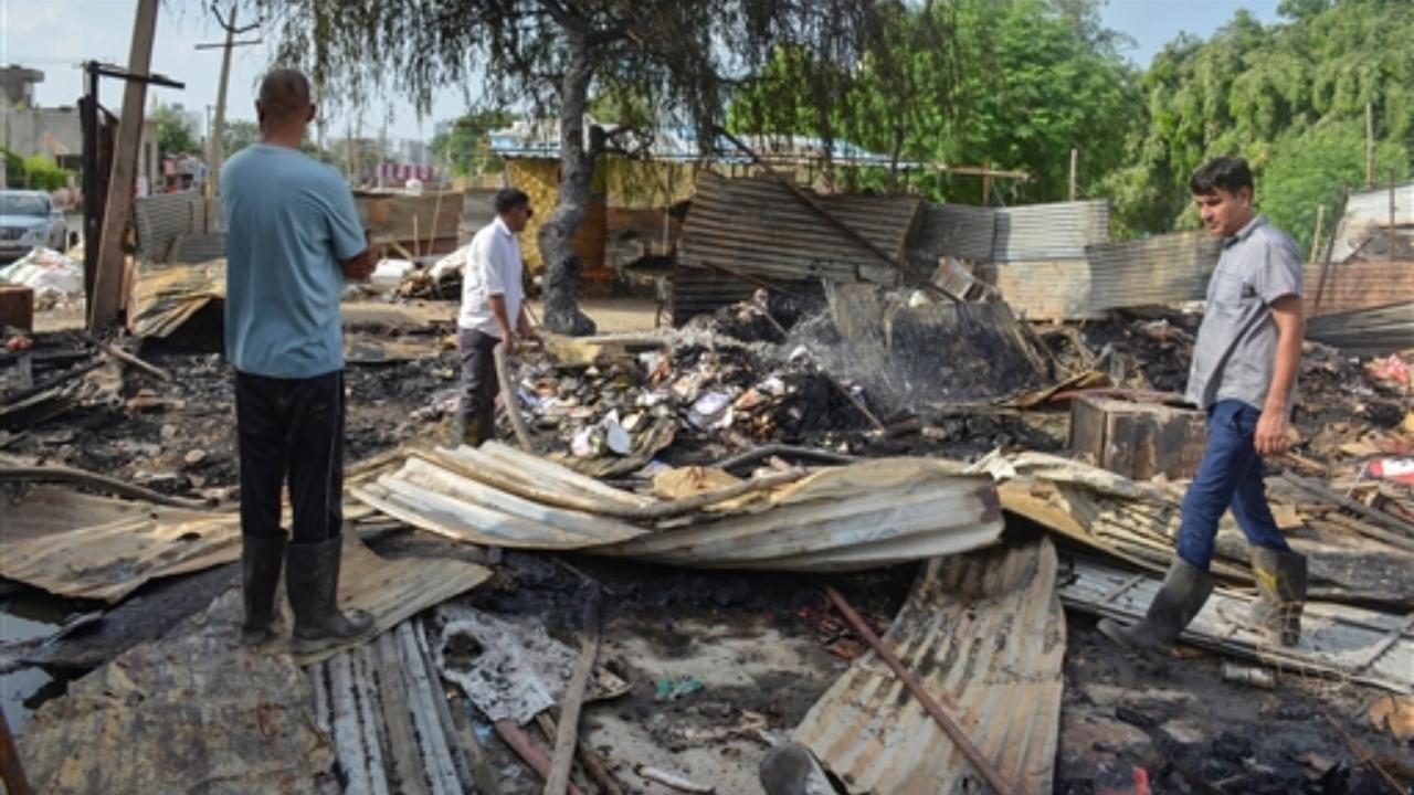 According to reports, some shanties were also set on fire on Kadarpur road. However, police have denied it.Five people have been killed so far in the violence that erupted on Monday. Four people, including two home guards, died and many others injured in Nuh, where mobs tried to stop a Vishva Hindu Parishad (VHP) procession, while a naib imam was killed at a mosque in Gurugram
 