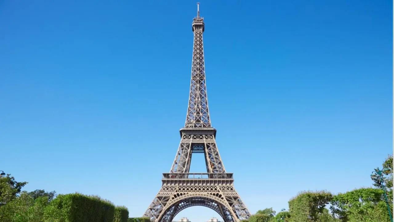 Eiffel Tower evacuated after bomb alert
