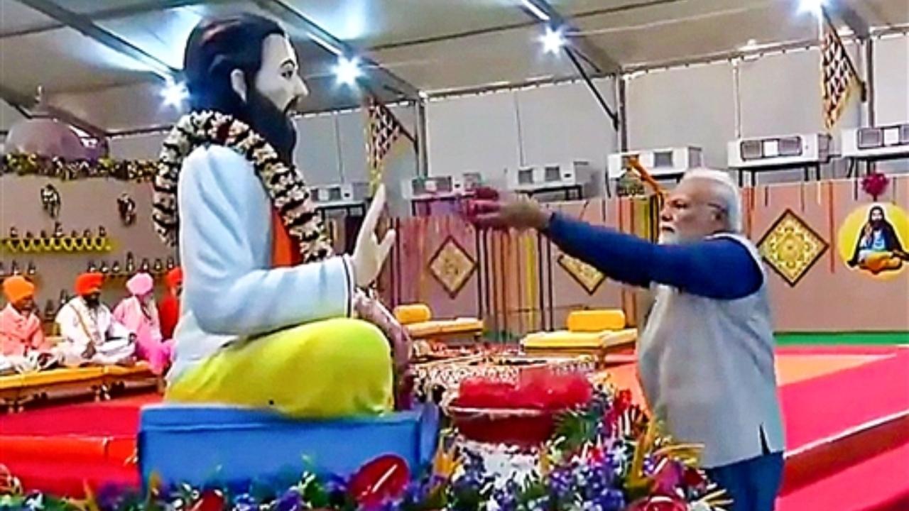 Modi bowed down before the idol of Sant Ravidas with folded hands after performing bhoomi pujan