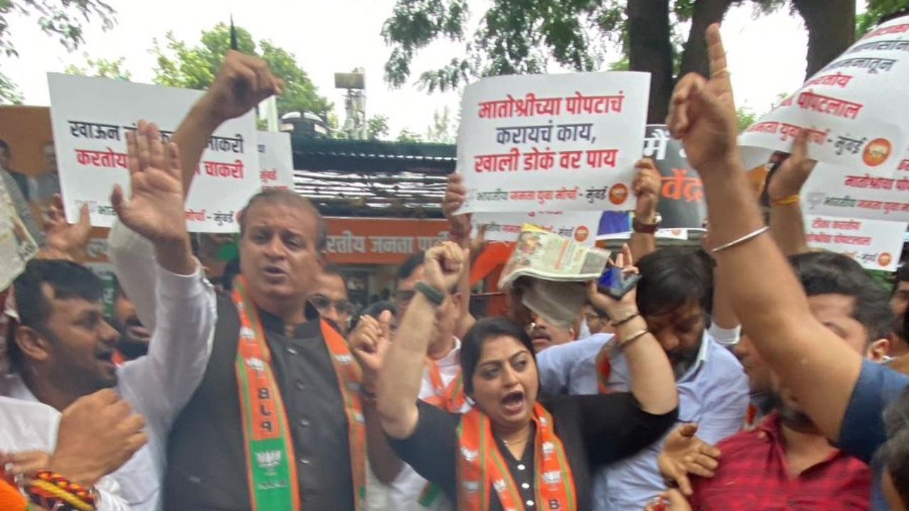 IN PICS: BJP workers stage protest against Uddhav and Saamana in Mumbai