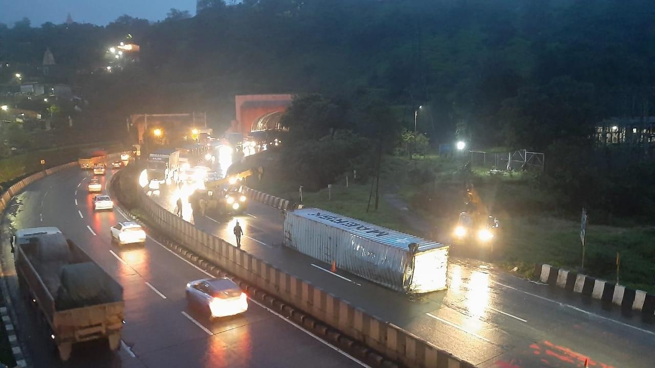 A large container overturned in the Khandala Tunnel impacting all three lanes. According to the officials, two individuals sustained injuries due to the accident
 