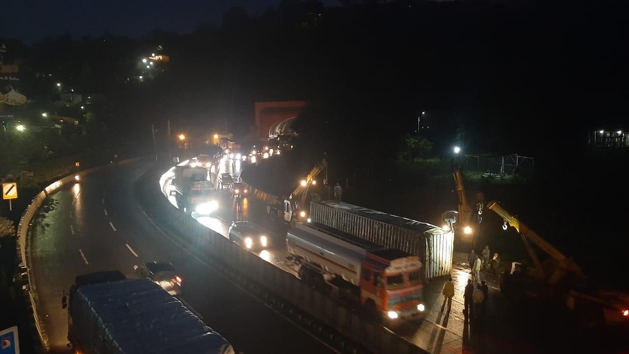 Authorised personnel shifted the container on third line to decongest the  traffic (Pic/Satej Shinde)