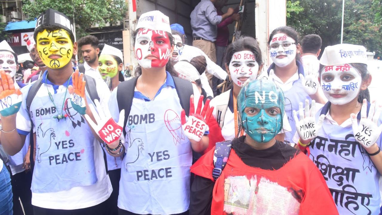 The initiative was carried by 600 NSS volunteers from 25 colleges of Mumbai University, social activists and citizens in Mumbai to pledged for peace and a nuclear-free world today, 5th August 2023
