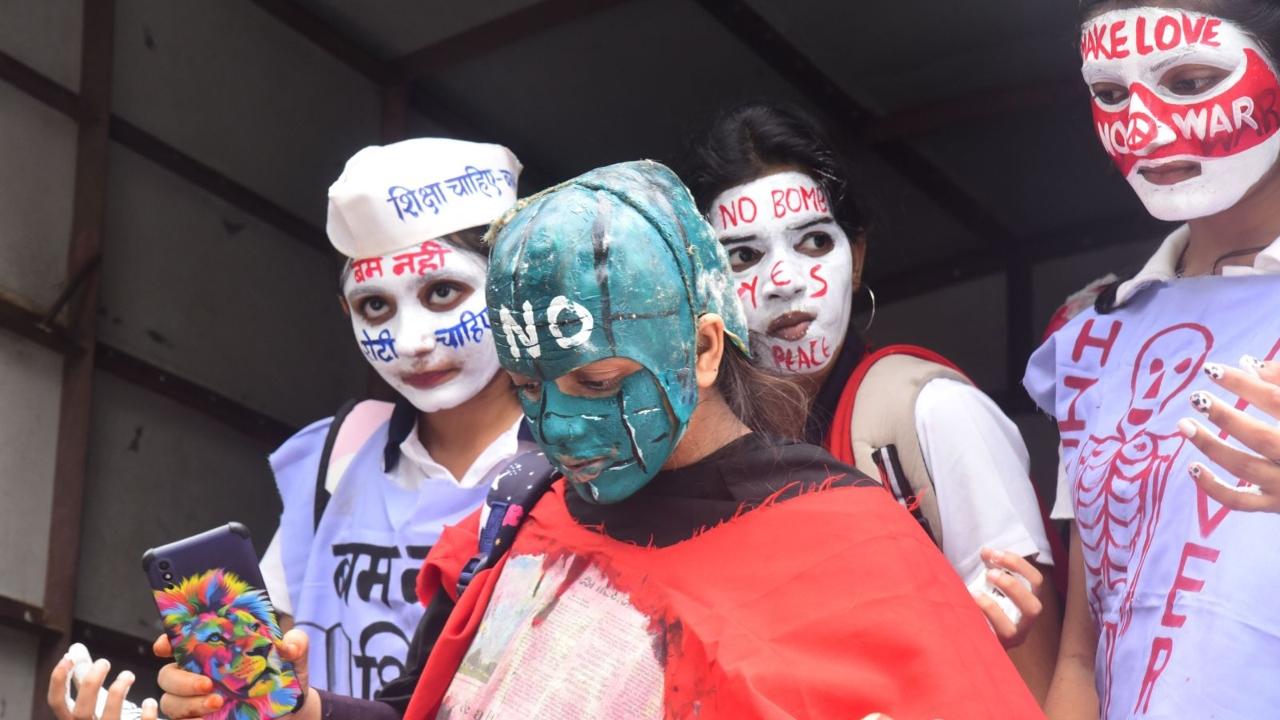 An initiative by about 600 students for Peace and Nuclear-free World on the eve of 78th Hiroshima-Nagasaki Day