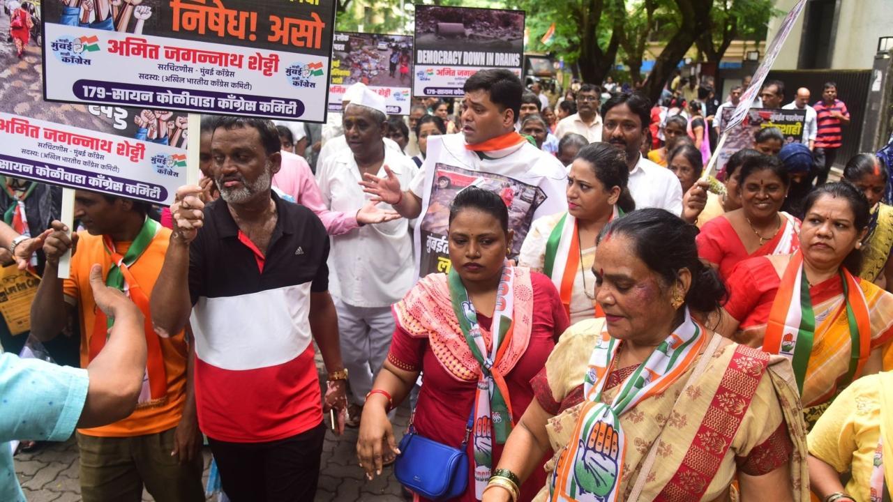 Mumbai: Five Congress workers held for throwing ink at BMC official during protest