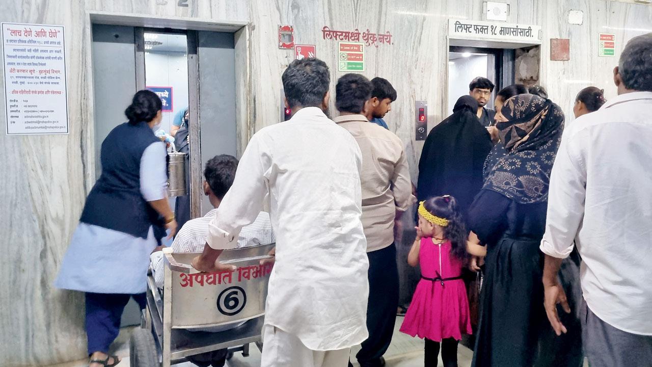 Mumbai: Elevator woes cause chaos at BMC-run Bhabha hospital